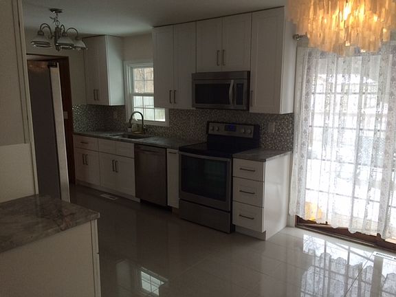 3rd image of 107 Scottfield Dr