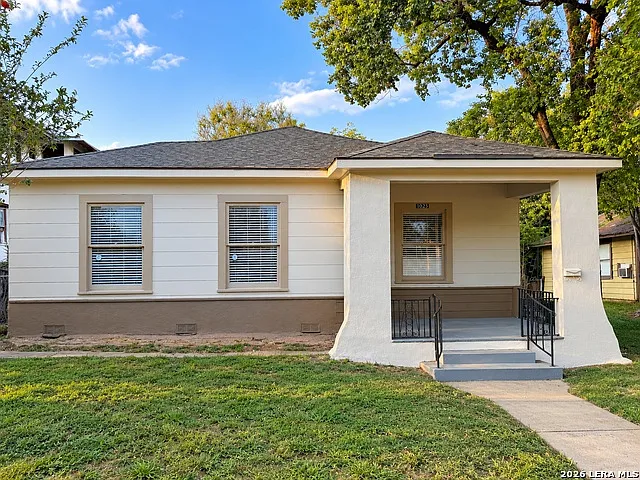 1023 W French Pl