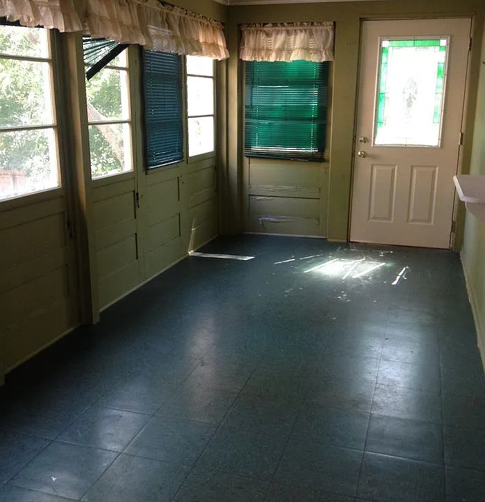 Three Season room