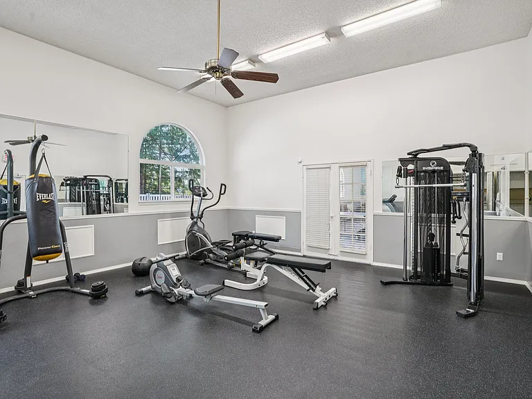 Georgetown Manor Apartments — Photo 36