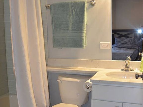5th image of 715 W Belmont Ave #2F