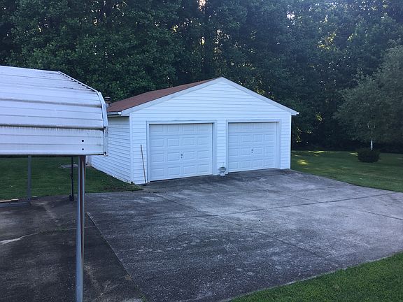 3rd image of 124 Longview Ct