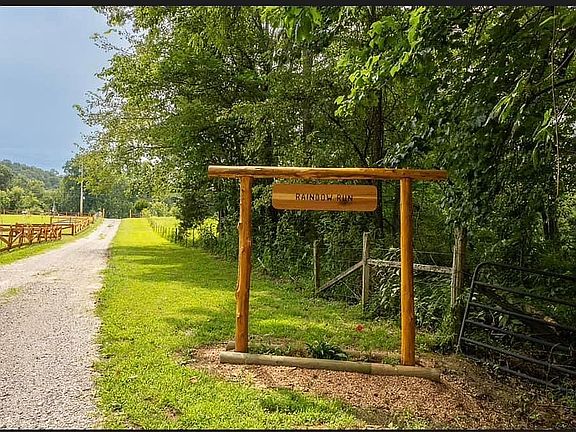 3rd image of 177 Wolf Creek Ln