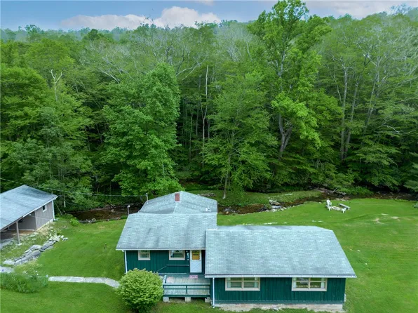 912 Triple Creek Rd, Champion, PA 15622