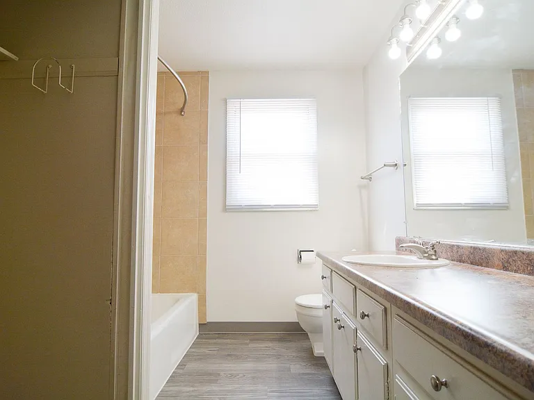The Heights Apartments — Photo 36