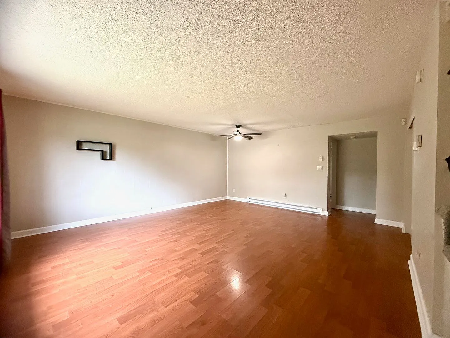 Charming 3-Bedroom Townhome with Fenced Yard — Photo 2