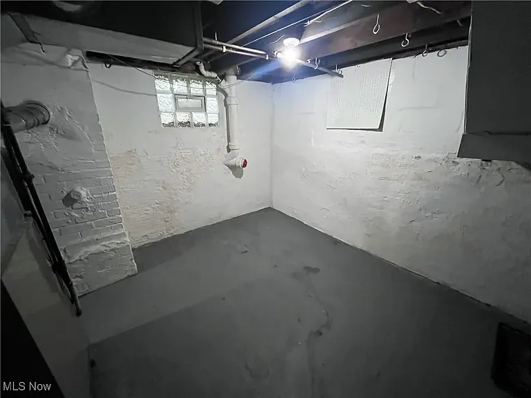 853 Russell Ave — Photo 16