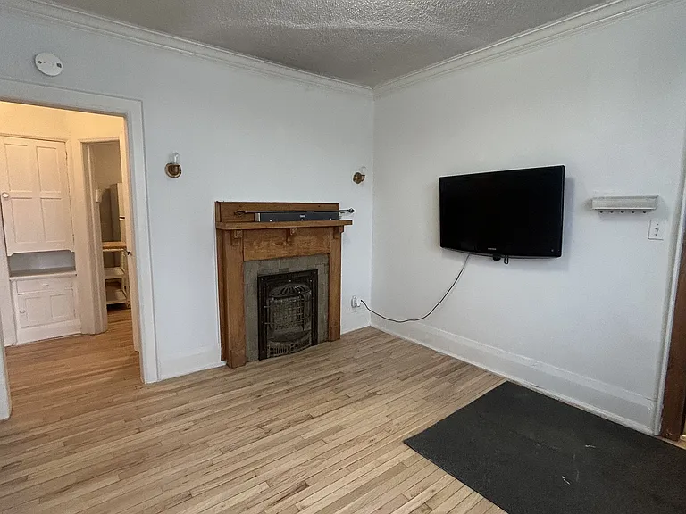 28 Springhurst Ave #6 — Photo 3