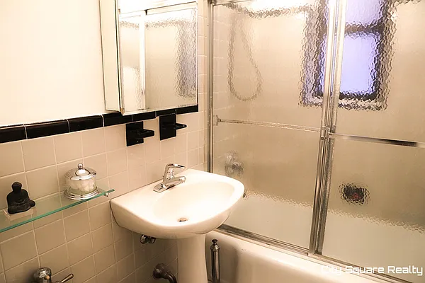 Sold by Remax City Square | media 13