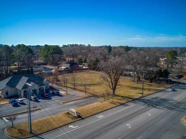 725 Cox Creek Pkwy, Florence, AL 35630