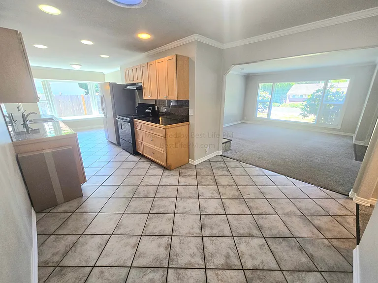 114 SE 218th Ave — Photo 17