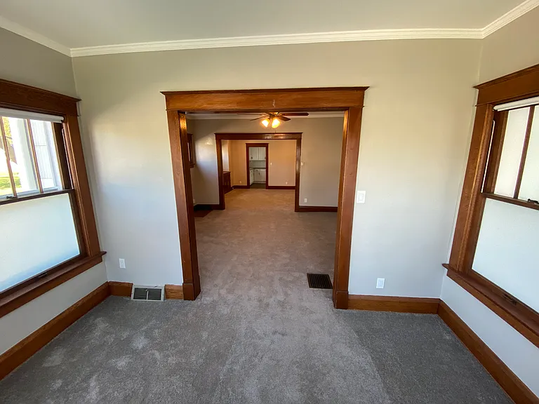 324 Paine Ave — Photo 3