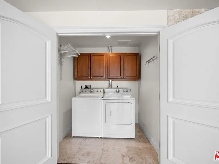 837 Crenshaw Blvd #301 — Photo 43