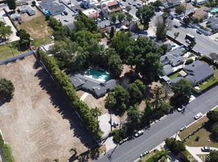 22734 Calvert St, Woodland Hills, CA 91367