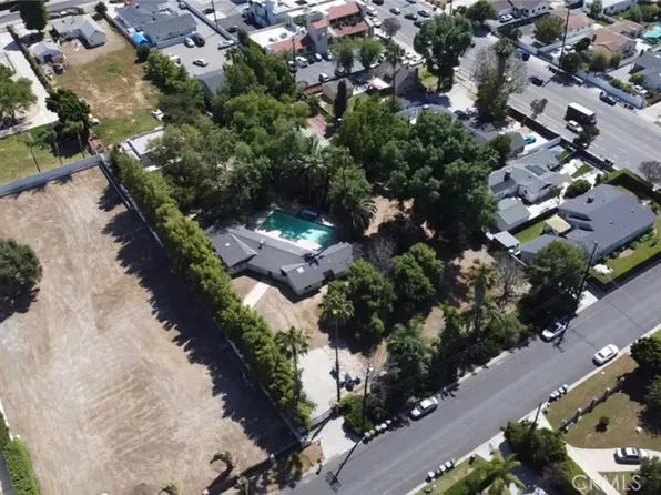22734 Calvert St, Woodland Hills, CA 91367