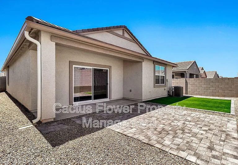 1718 W Sombra Ave — Photo 41