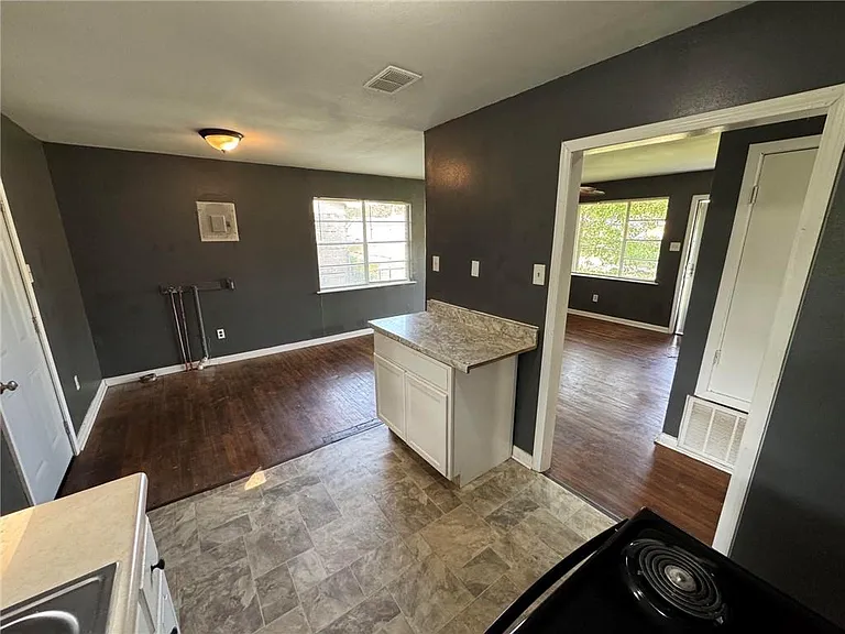 2805 Harper Ave — Photo 7