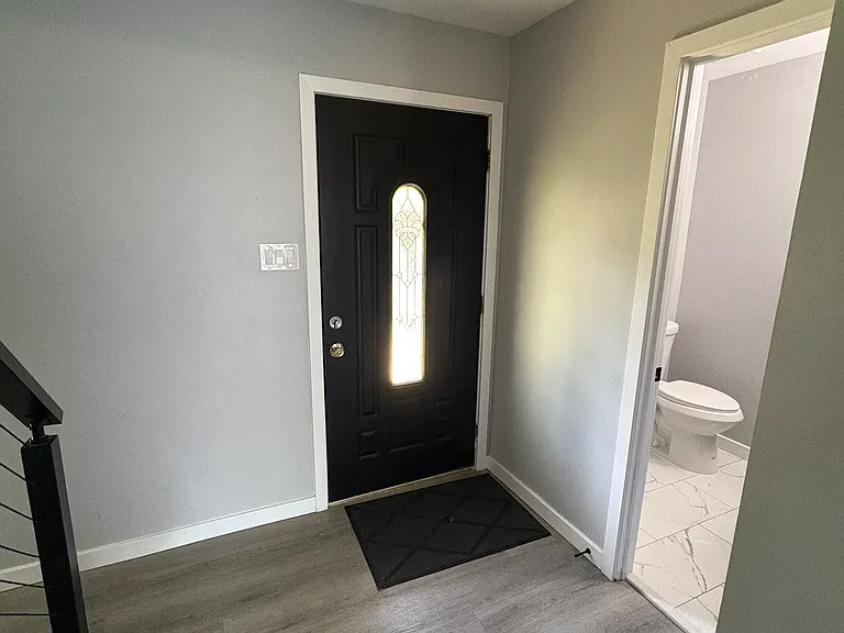 1200 Marshall Ln — Photo 2