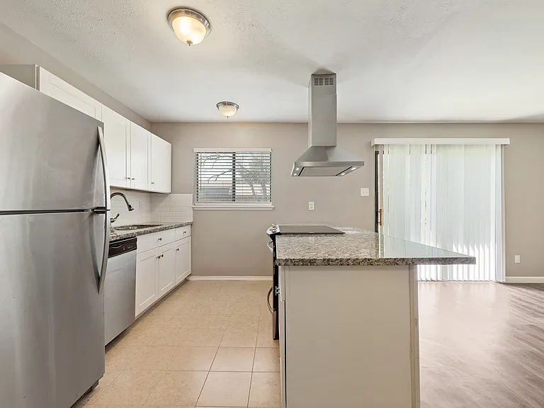 17615 Autumn Hills Dr — Photo 10