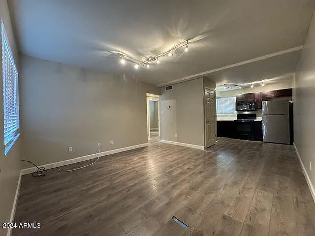 Building Photo - 310 W Earll Dr #109