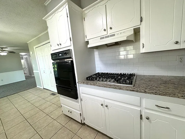 1105 N Fern Ave — Photo 11