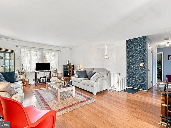 3rd image of 11 Nettletree Dr