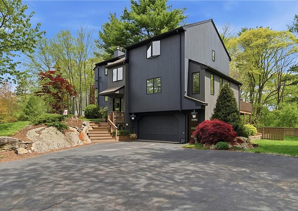 1st image of 5 Aurora Dr
