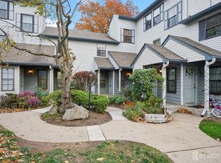 809 Woodbridge Commons Way, Iselin, NJ 08830