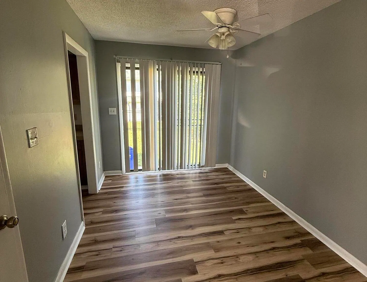 2 bed, 1.5 bath, 864 sqft, $950 — Photo 4