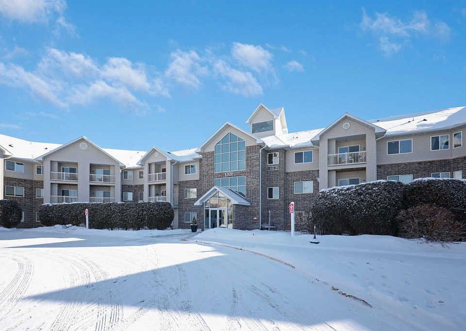 1st image of 1321 Lake Dr W APT 309