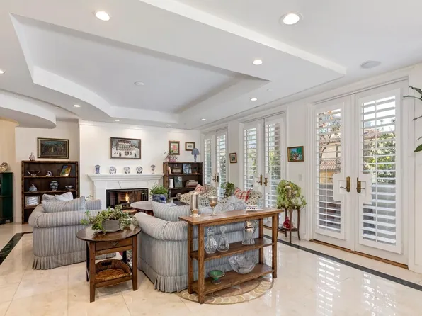 121 N Almont Dr APT 205, Beverly Hills, CA 90211