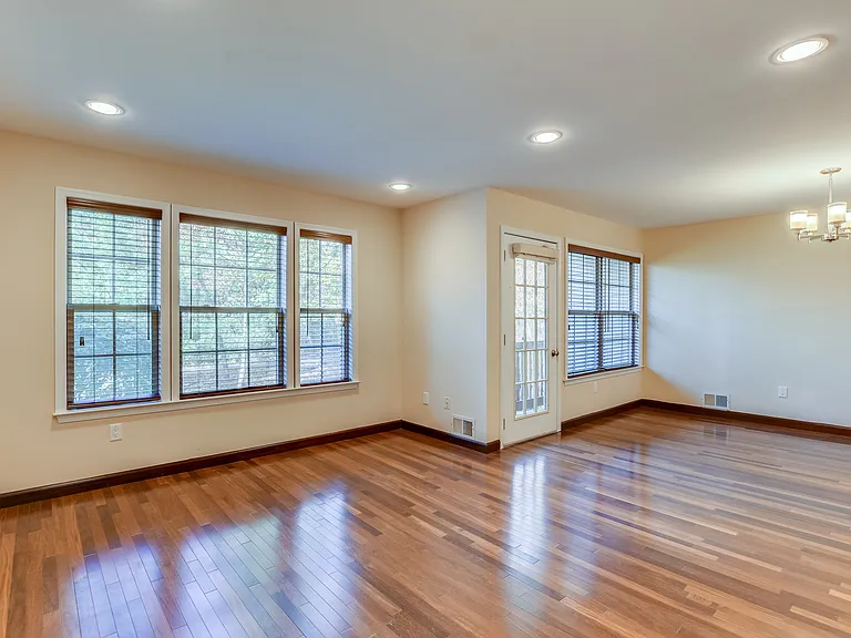 403 Taggert Dr — Photo 13
