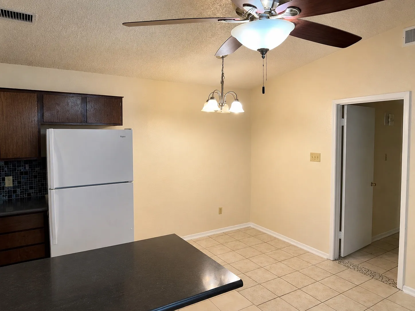 2 bed, 1000 sqft, $1,475 — Photo 2