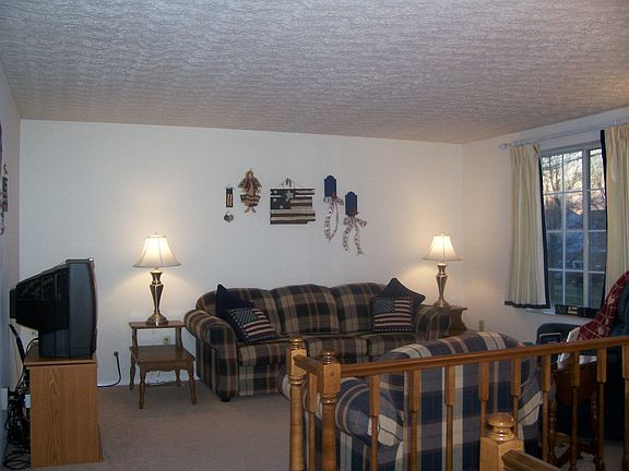 Newly carpeted open living room.