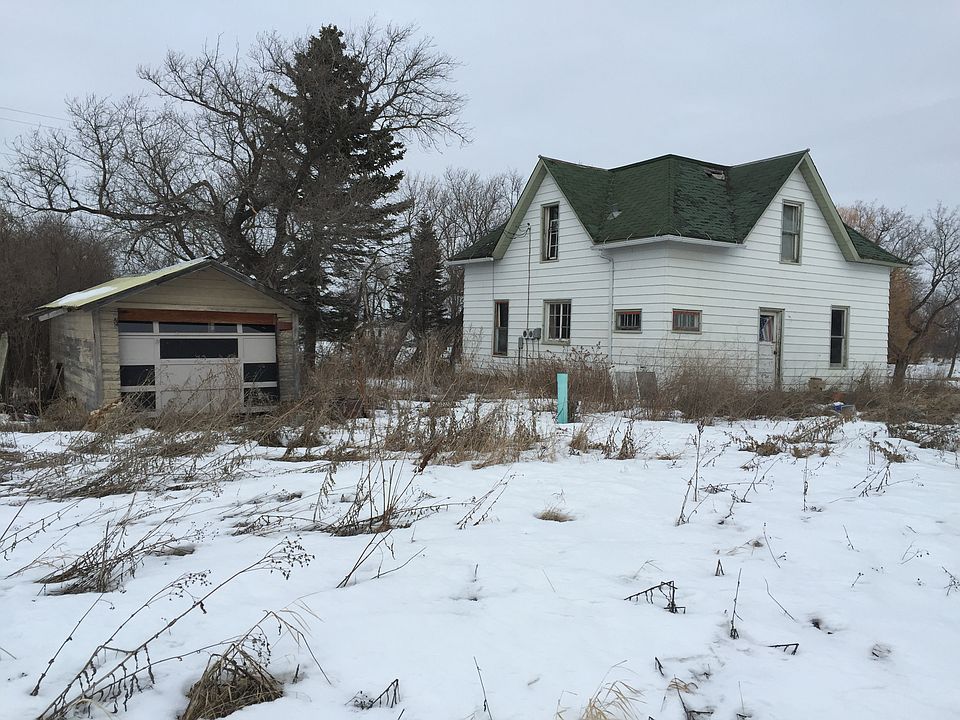 1st image of 204 2nd St S