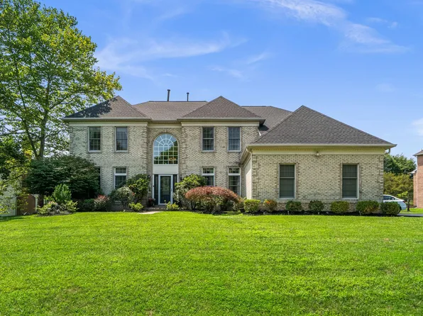 3807 Park Lake Dr, Rockville, MD 20853