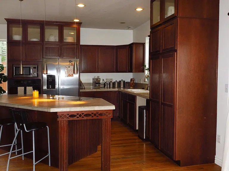 498 E Twelve Oaks Dr — Photo 4