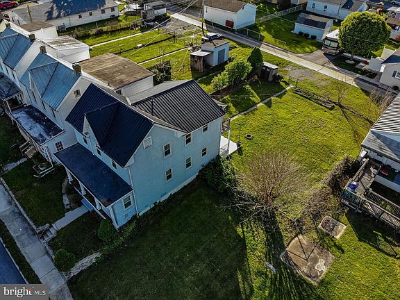 3rd image of 419 Linganore Ave