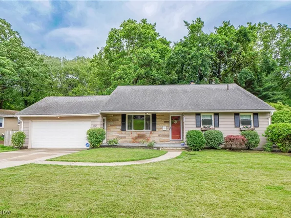 1324 Woodrow St NW, North Canton, OH 44720