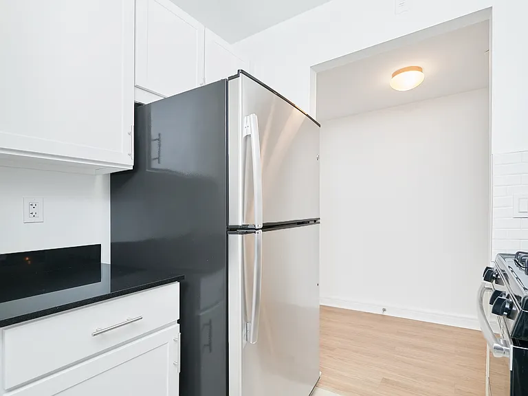 160 Riverside Blvd #14G — Photo 8