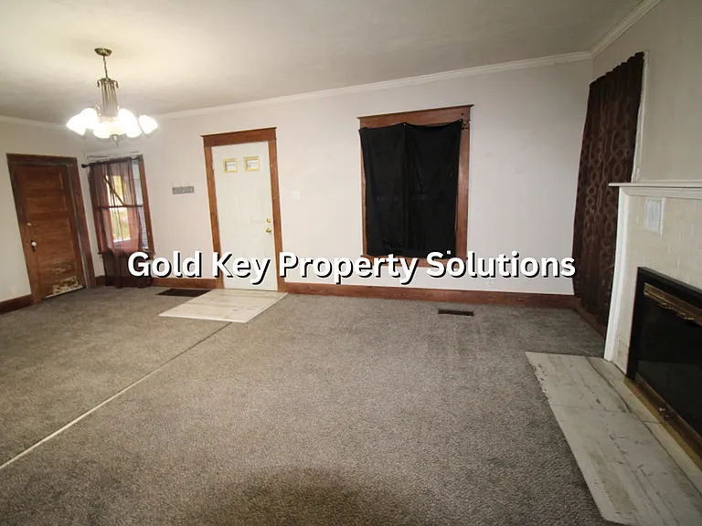 815 N Elm St — Photo 7