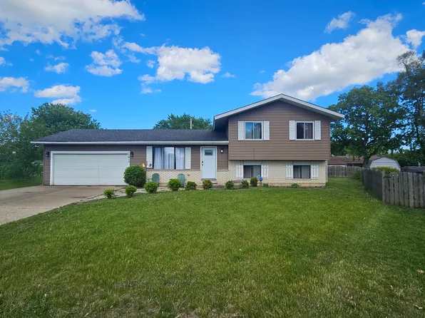 1417 N Edgewood Ln, McHenry, IL 60051