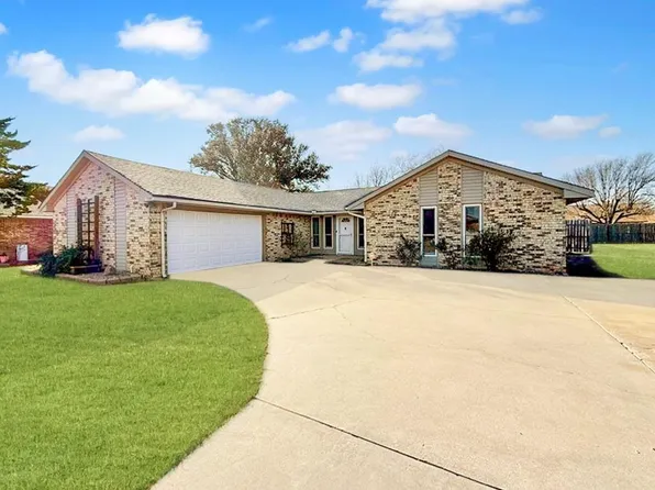 809 Rosehaven Dr, Altus, OK 73521