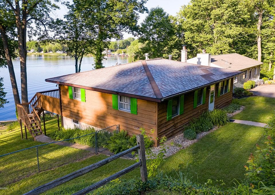 1st image of 213 Lake Shore Dr