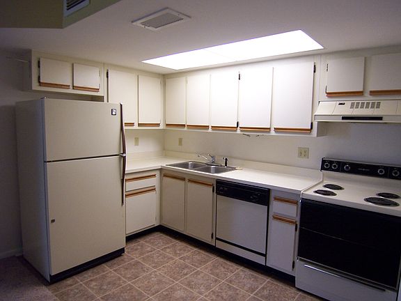 3rd image of 2041 NE Collins Cir APT 1