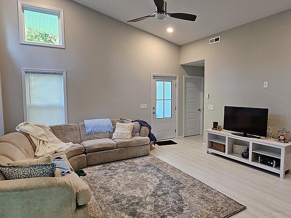 4th image of 4708A Patrick Ave