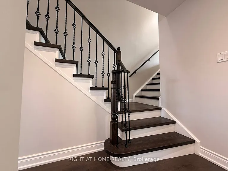 746 Walpole Cres #UPPER — Photo 13