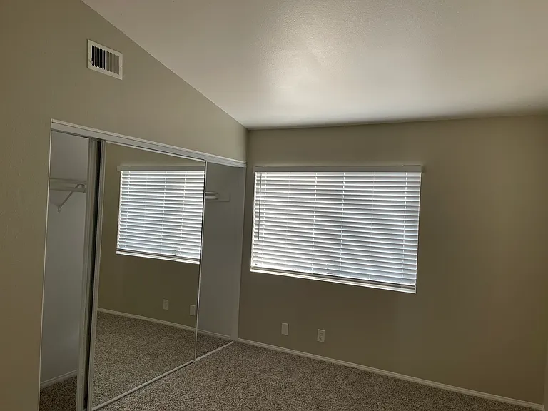 9505 Arlington Ave — Photo 23