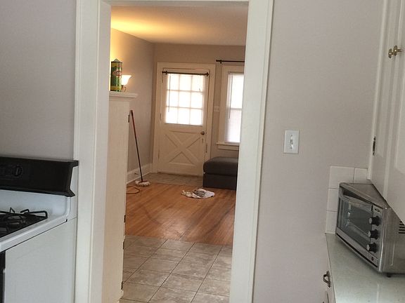 5th image of 649 Marguerite Ave