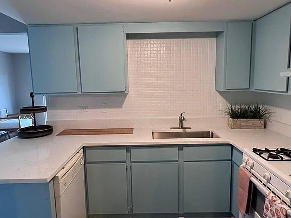 4th image of 16305 Laramie Ave #1S